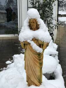 Jesus mit Schneeanzug